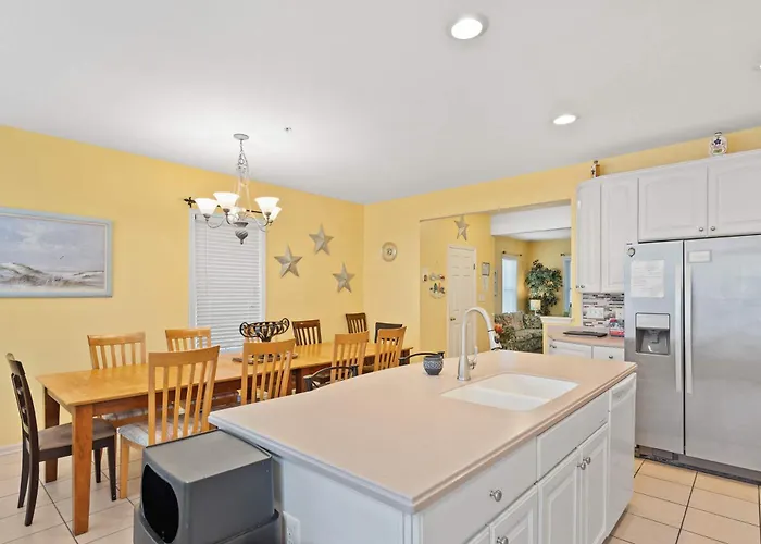 5 Corner Store Ln Indoor & Outdoor Pool