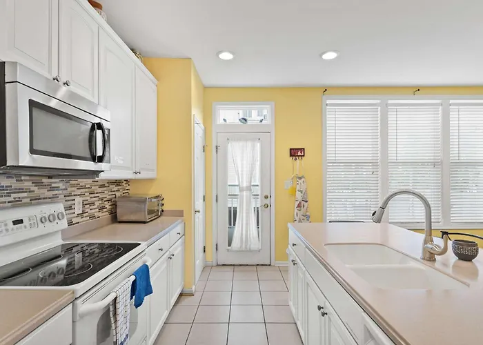 5 Corner Store Ln Indoor & Outdoor Pool * Ocean Stadt