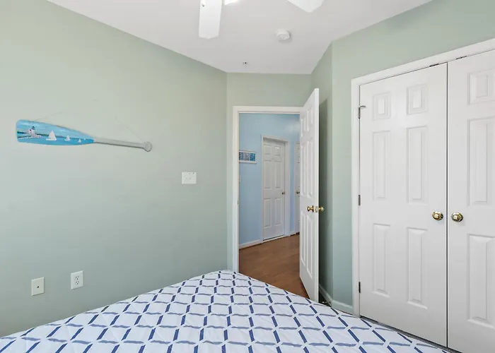 5 Corner Store Ln Indoor & Outdoor Pool *