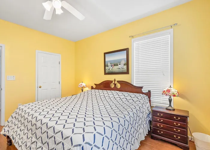 5 Corner Store Ln Indoor & Outdoor Pool