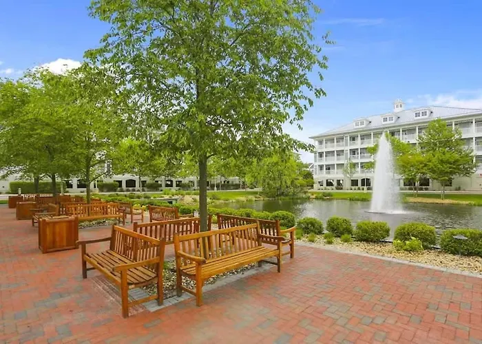 5 Corner Store Ln Indoor & Outdoor Pool