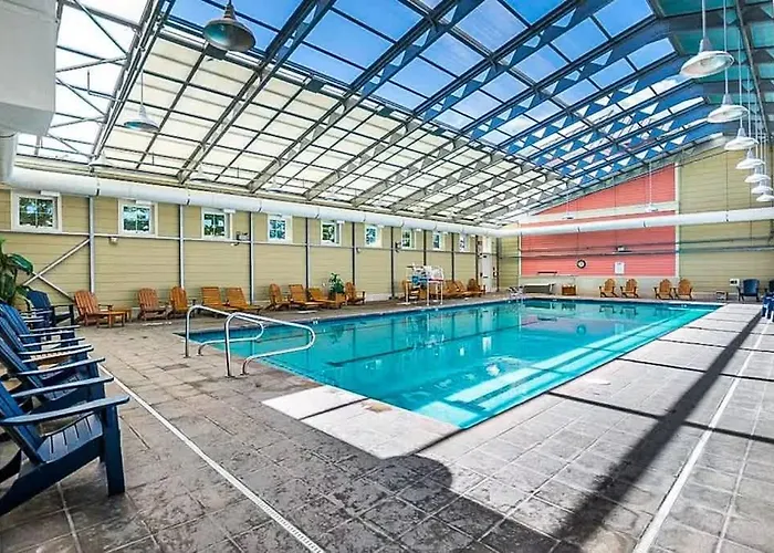 5 Corner Store Ln Indoor & Outdoor Pool *