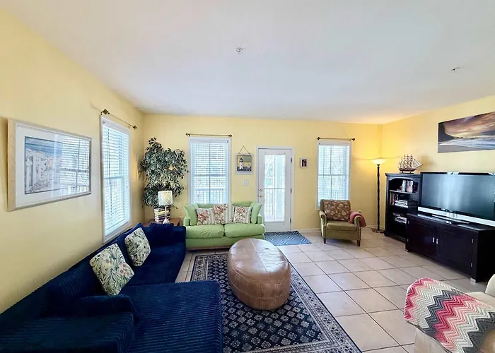 5 Corner Store Ln Indoor & Outdoor Pool