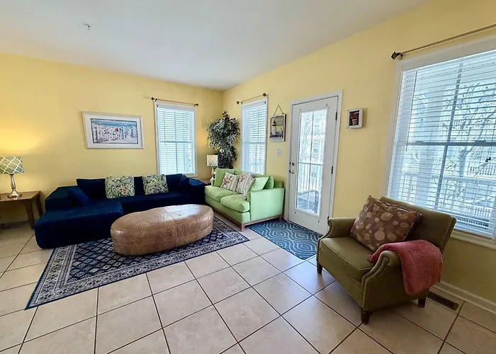5 Corner Store Ln Indoor & Outdoor Pool *
