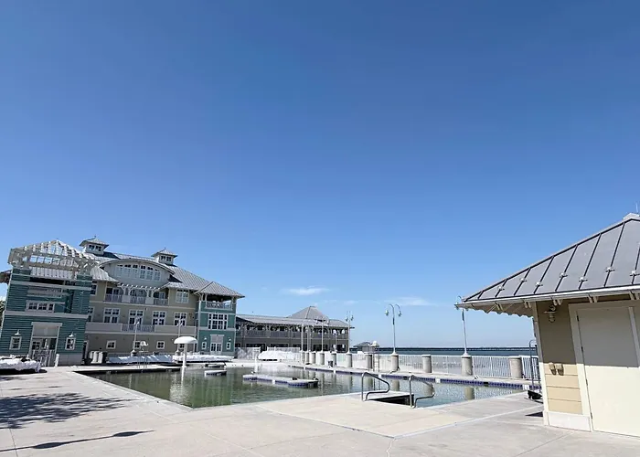 5 Corner Store Ln Indoor & Outdoor Pool * Ocean Stadt